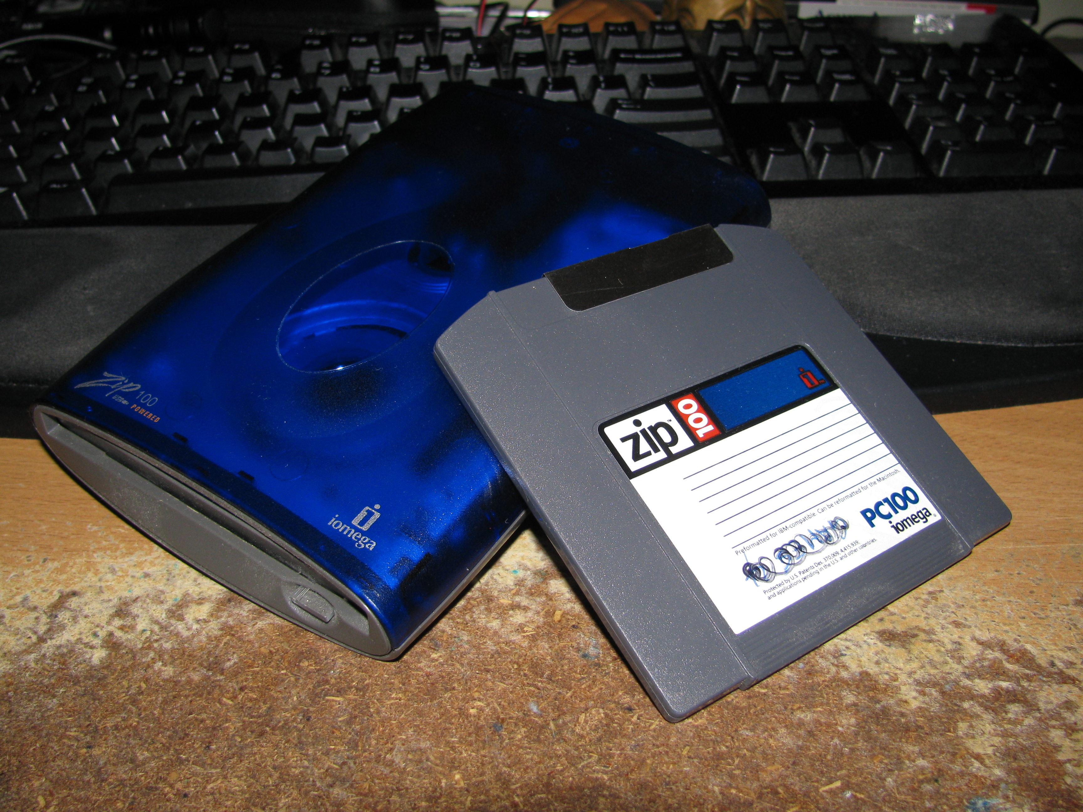 Iomega Iomega USB-Powered Zip Drive 250 30 disks 